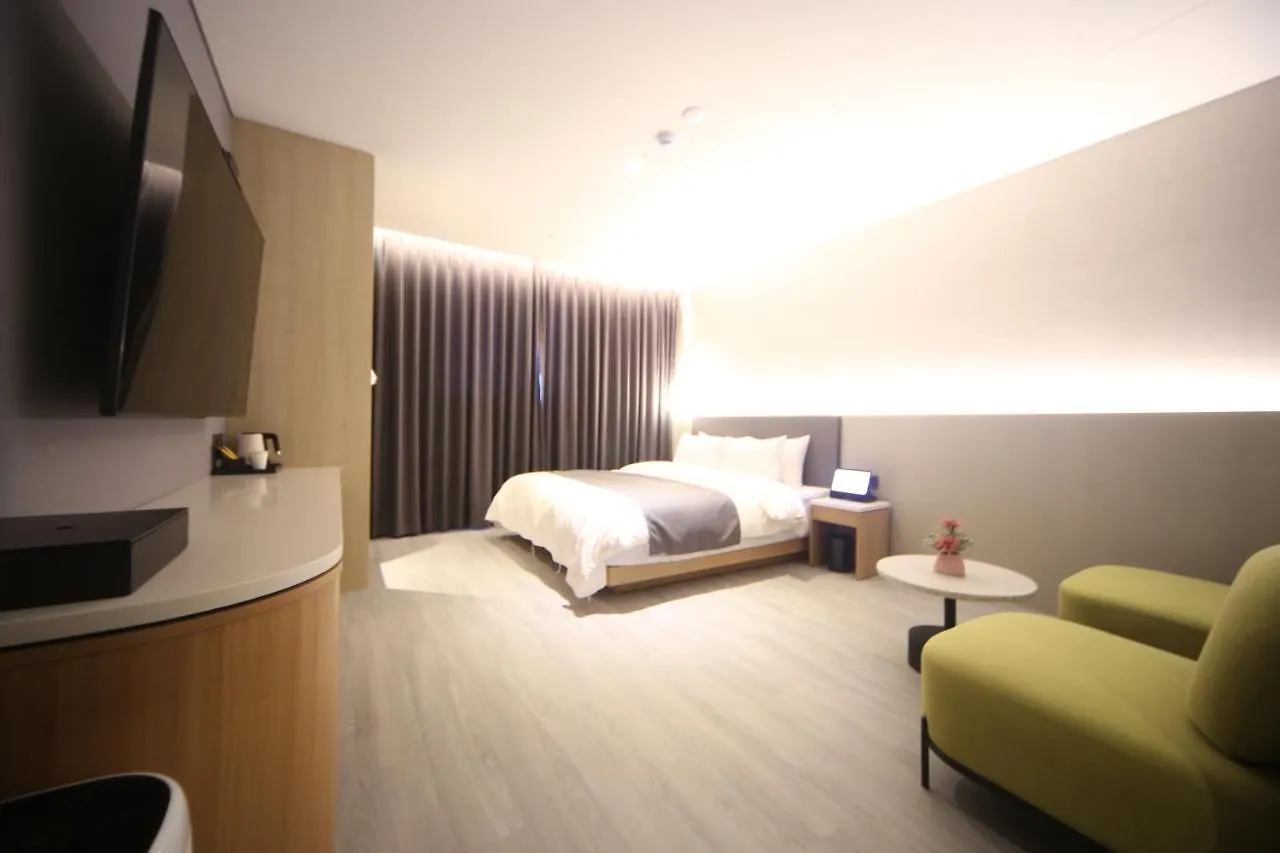 Hound Hotel Junggwan Busan 0*,